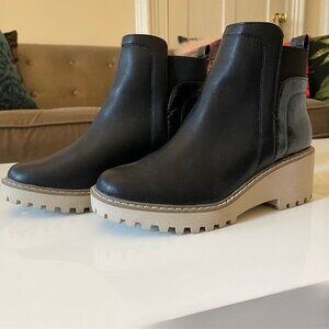 DV by Dolce Vita Womens Rielle Wedge Lug Chelsea Booties, Black Vegan US 8